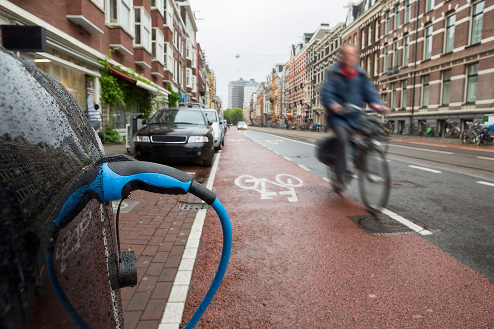E se le auto comunicassero con le bici e gli scooter elettrici, per evitare gli incidenti?