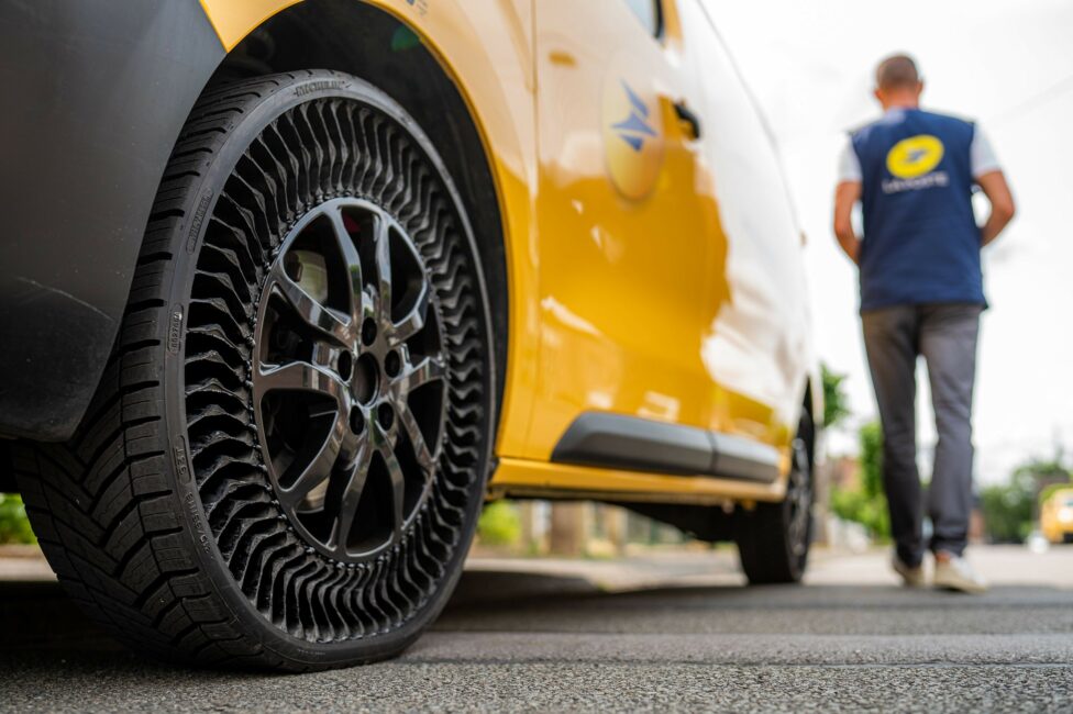 Le Poste francesi sperimentano il nuovo pneumatico antiforatura Michelin